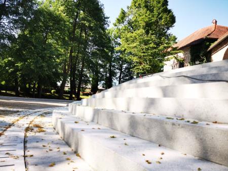 Stopnice ob letnem odru